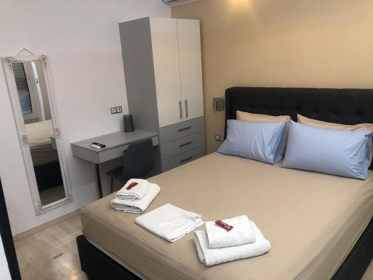 Royal Red Suite No 1, Piraeus Port Exterior photo