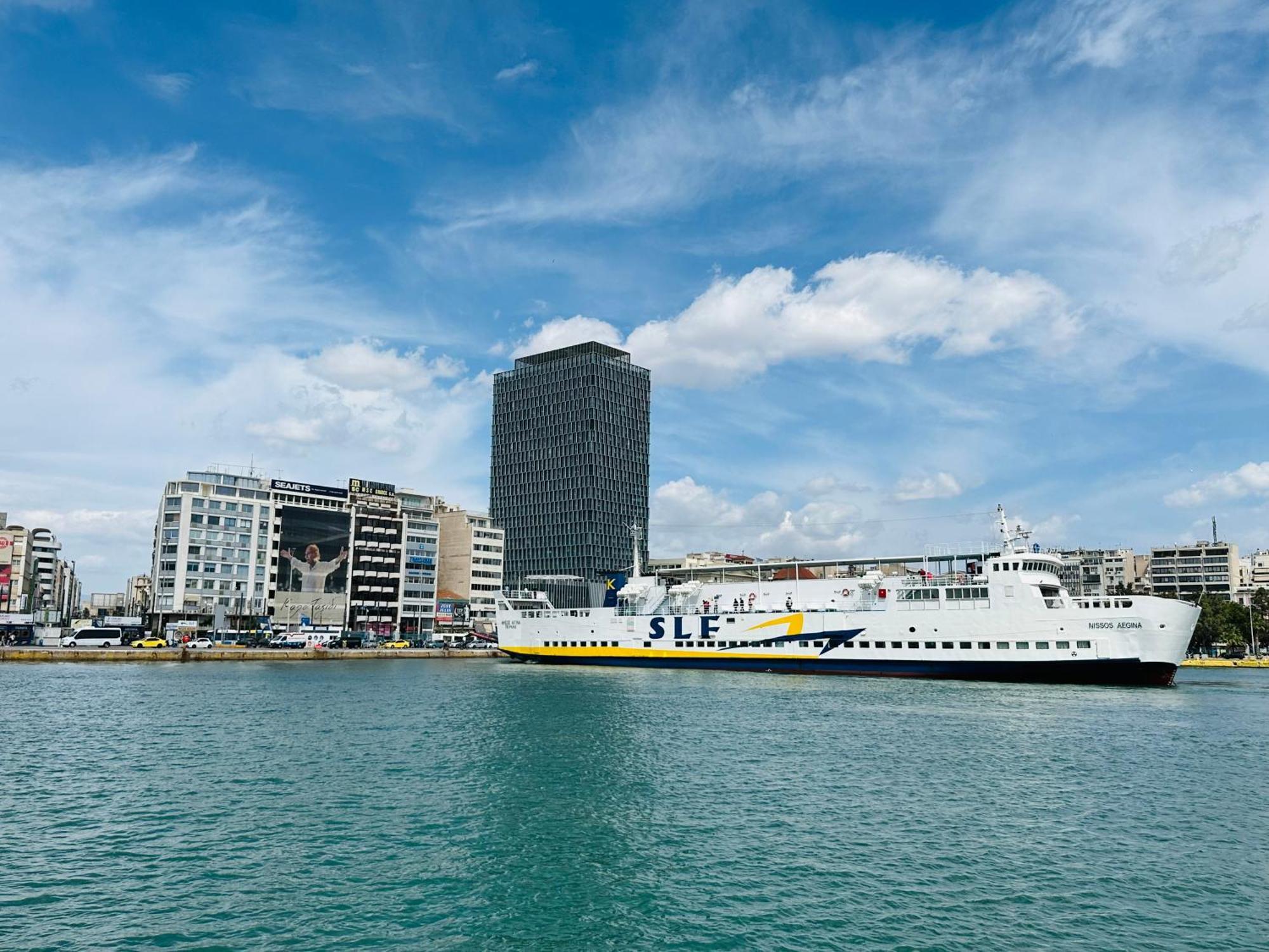 Royal Red Suite No 1, Piraeus Port Exterior photo